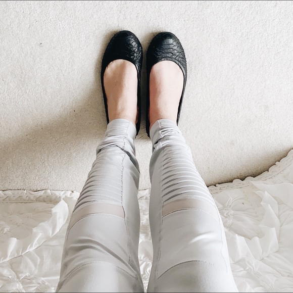 BCBG black leather flats with studs size 9 - Picture 2 of 5